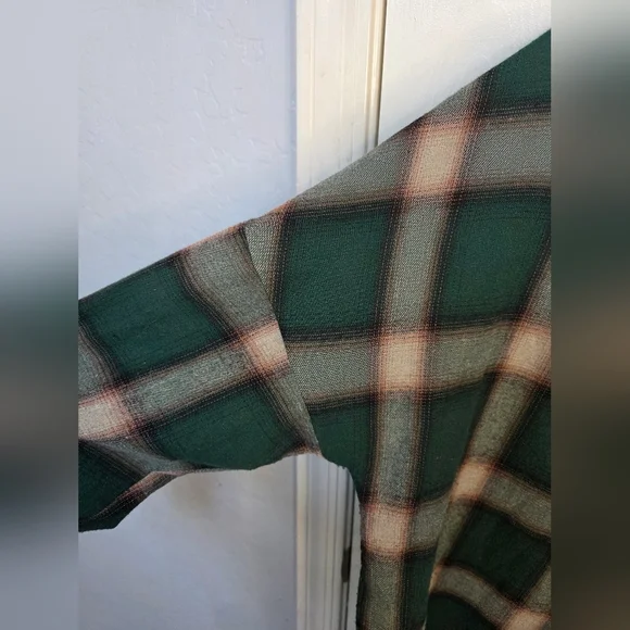 Women's Green Plaid Button-Down Shacket - Picture 4 of 12